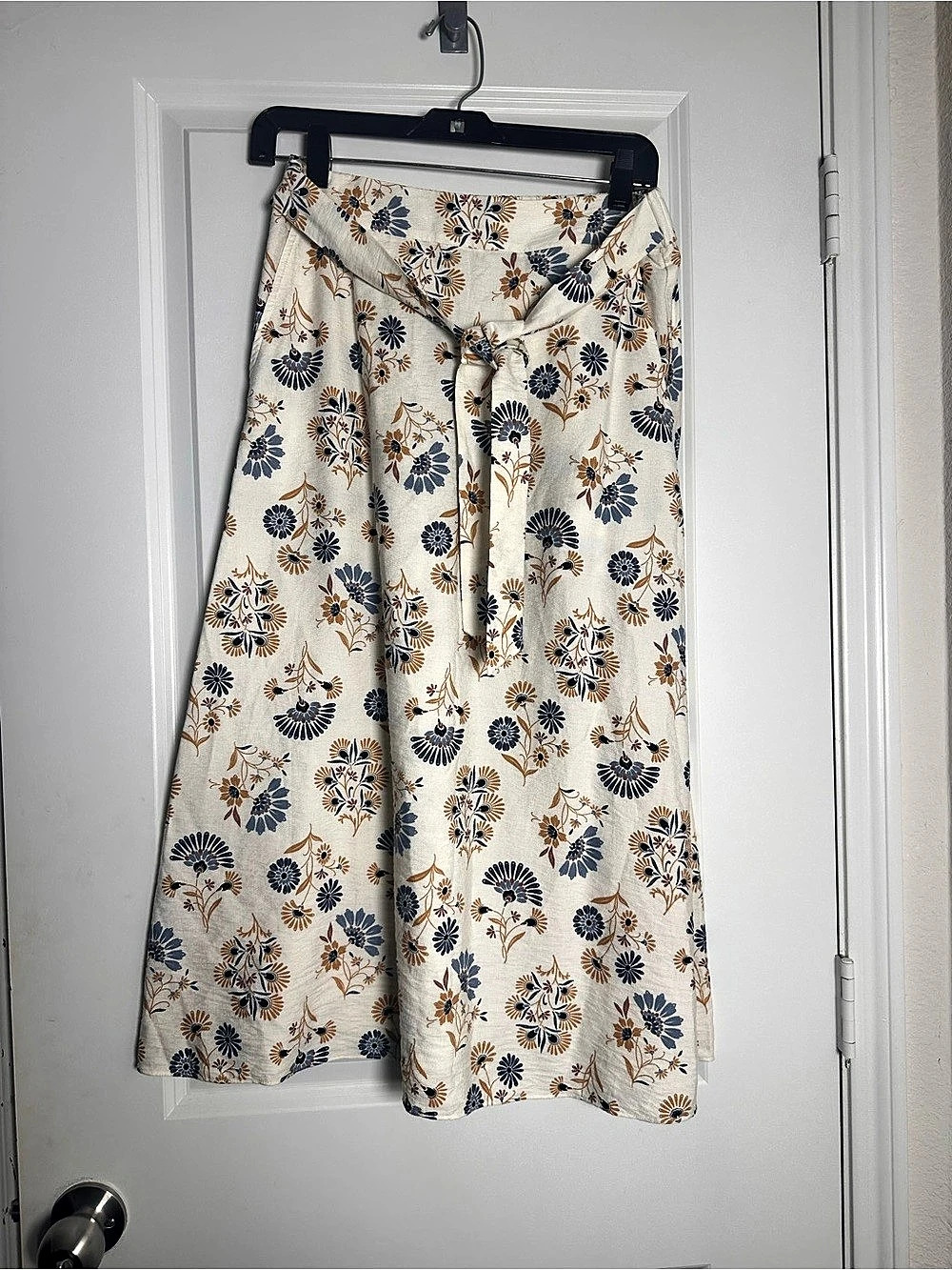 LOFT Floral Midi Skirt in Cream & Blue Size XS